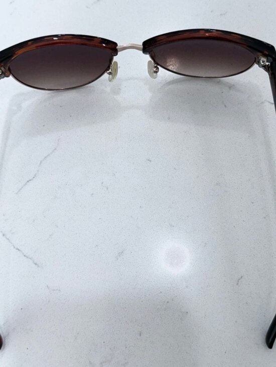 Oscar de la Renta 3053 Tortoise Shell Sunglasses - Elegant Designer Eyewear